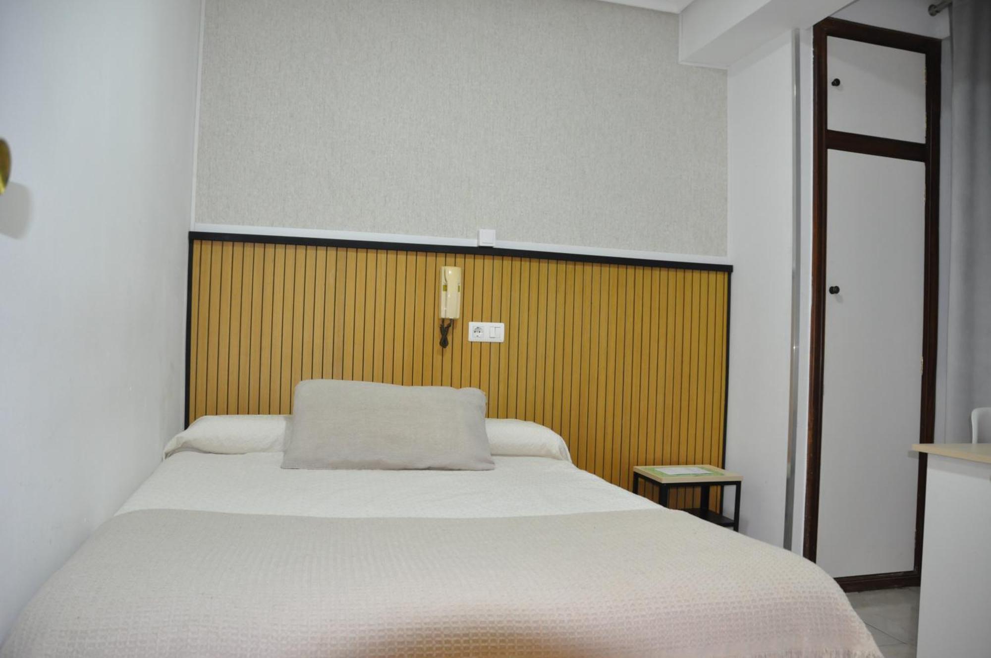 Hostal Ramon Y Cajal Valladolid Exteriör bild