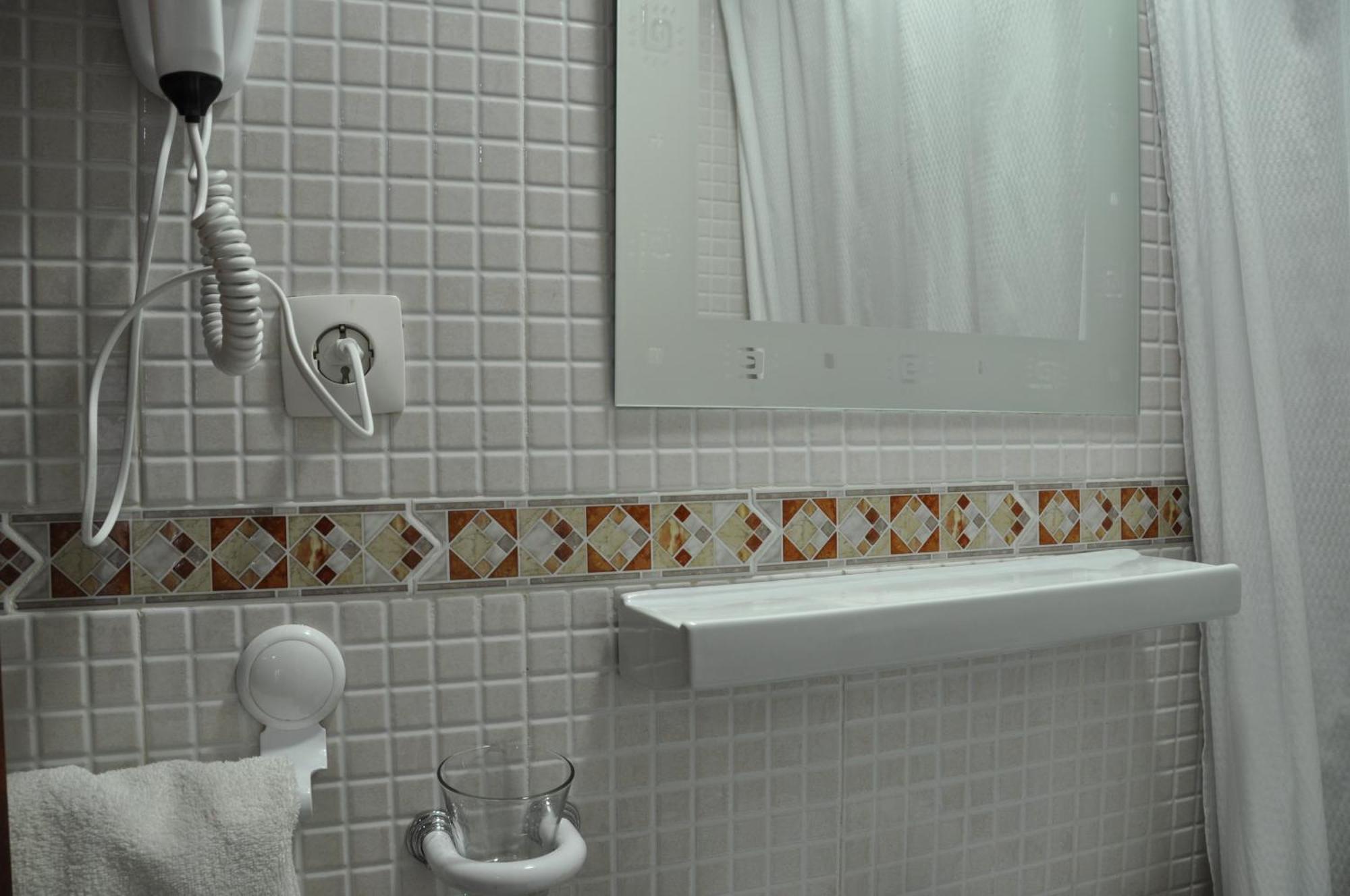 Hostal Ramon Y Cajal Valladolid Exteriör bild