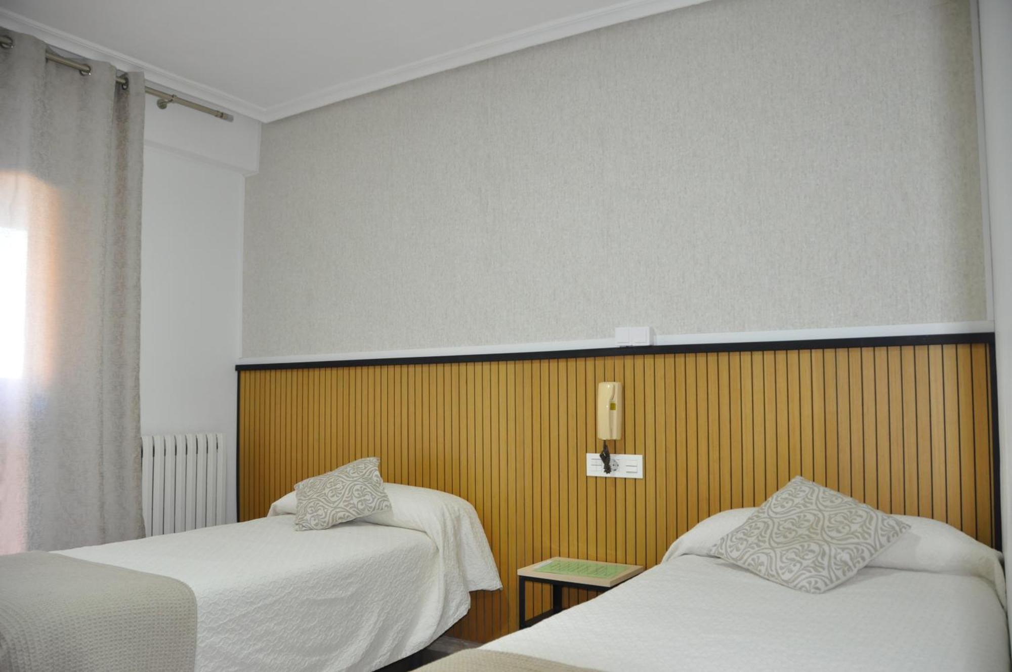 Hostal Ramon Y Cajal Valladolid Exteriör bild