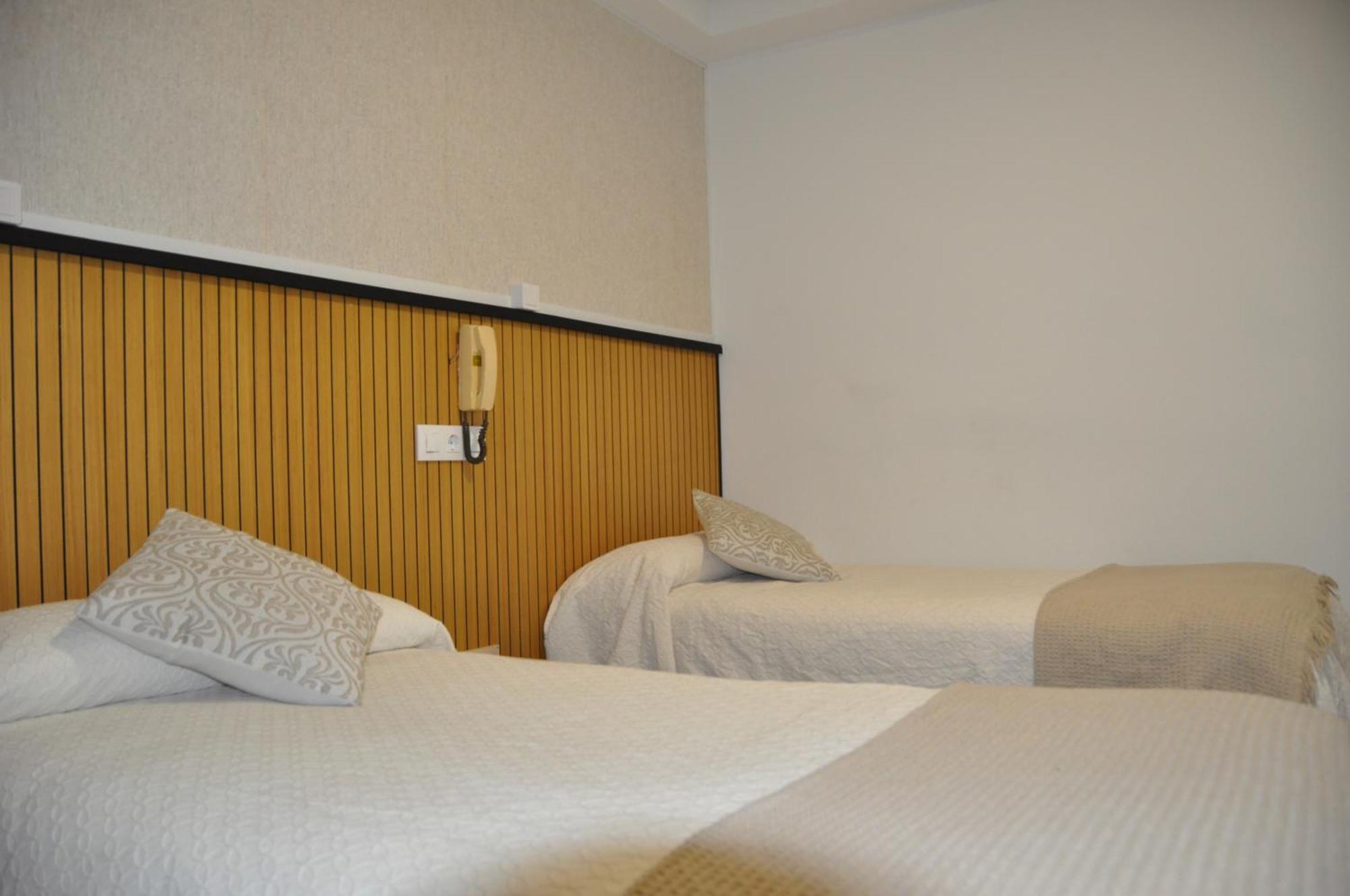 Hostal Ramon Y Cajal Valladolid Exteriör bild