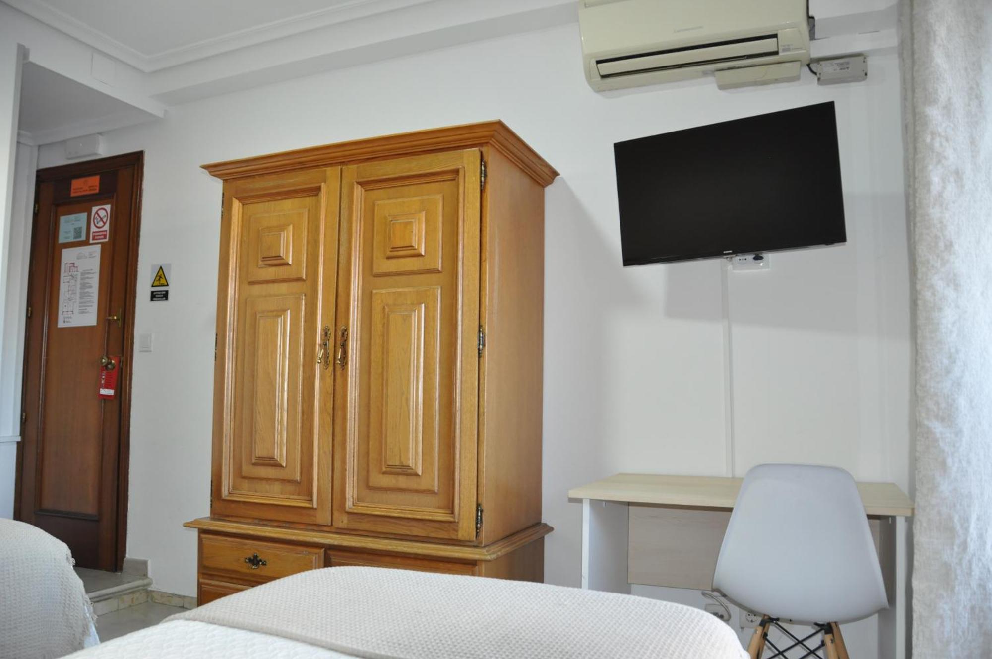Hostal Ramon Y Cajal Valladolid Exteriör bild