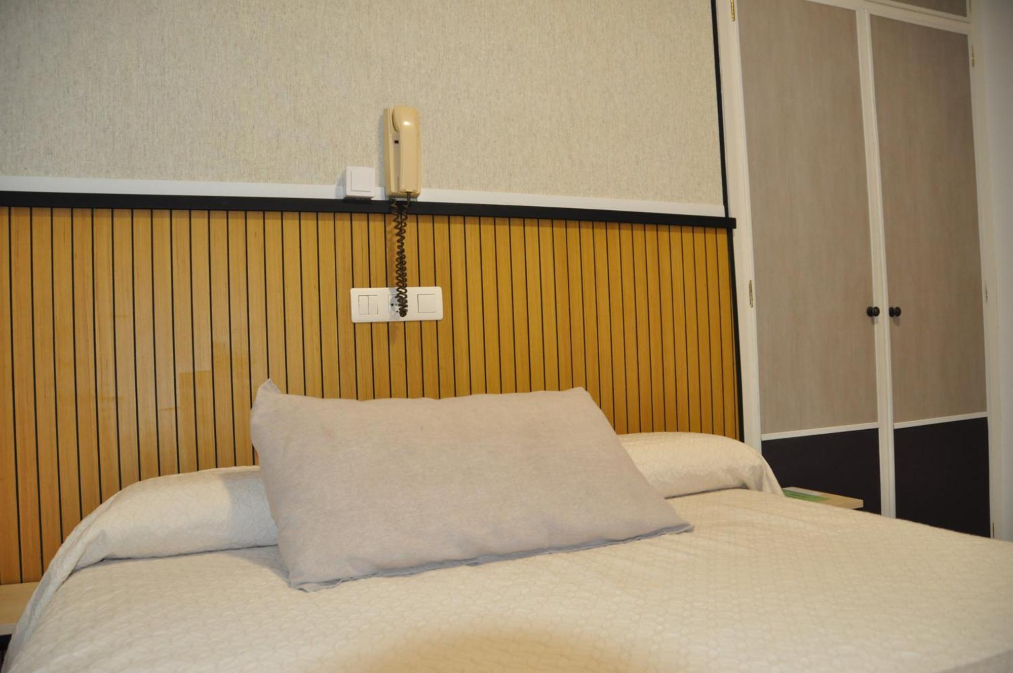 Hostal Ramon Y Cajal Valladolid Exteriör bild