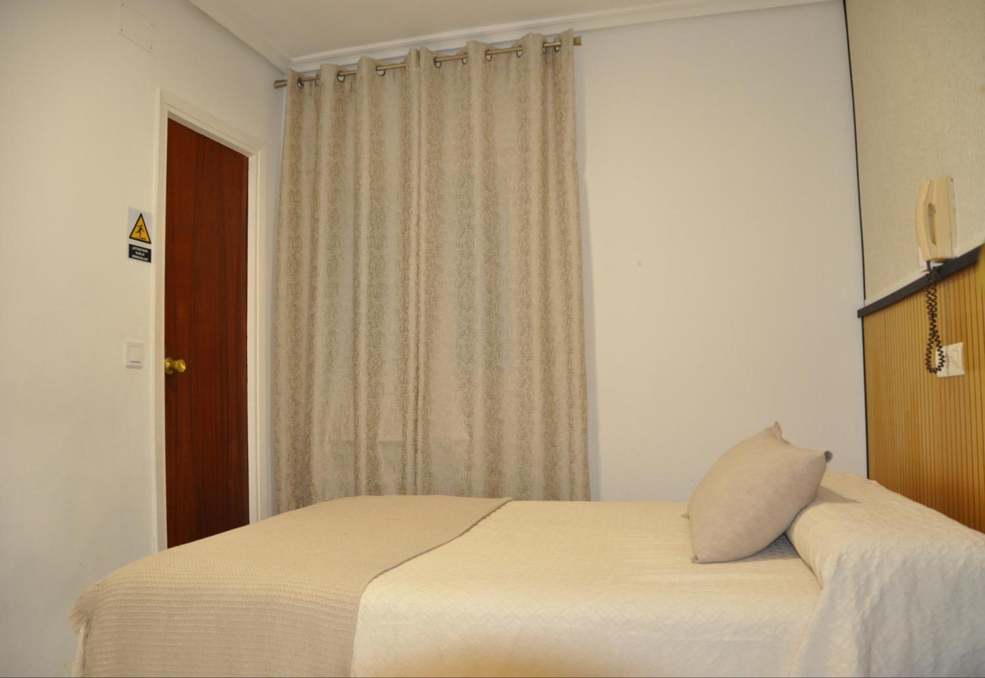 Hostal Ramon Y Cajal Valladolid Exteriör bild