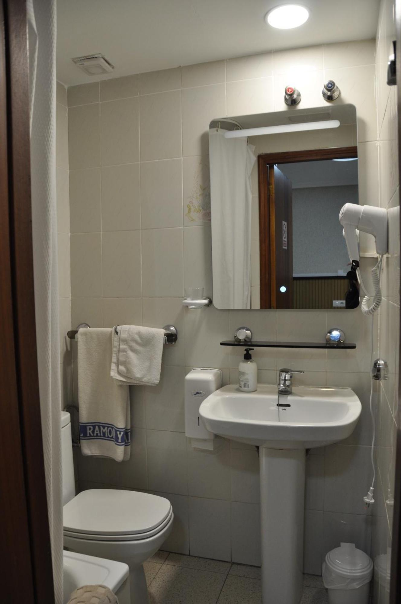 Hostal Ramon Y Cajal Valladolid Exteriör bild