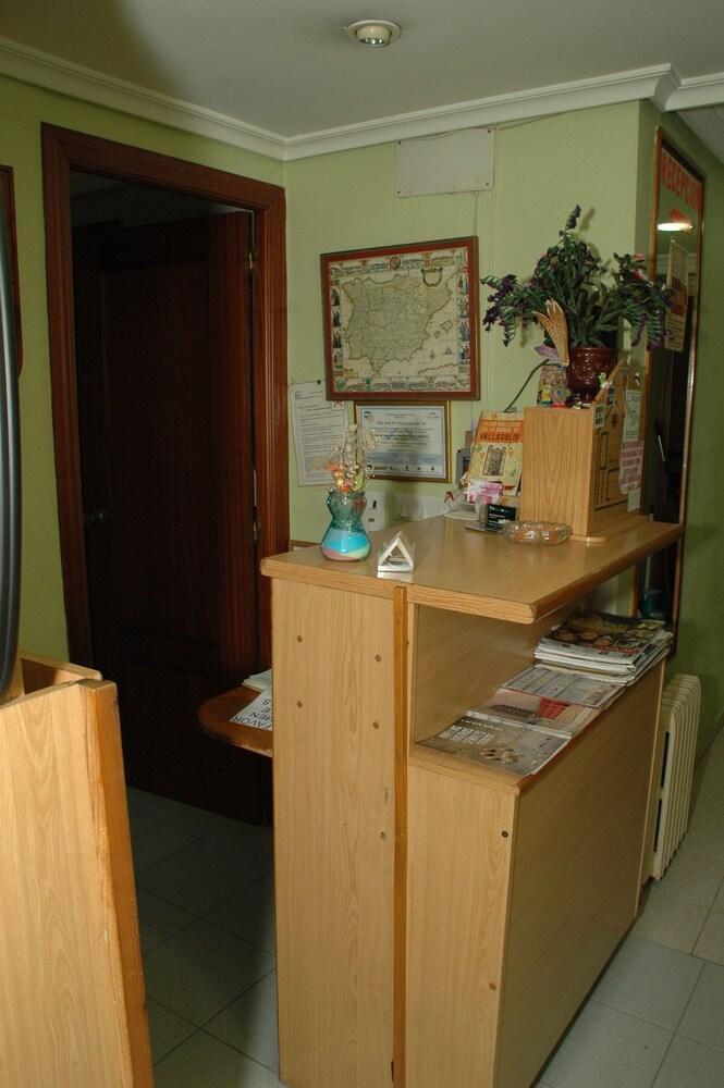 Hostal Ramon Y Cajal Valladolid Exteriör bild